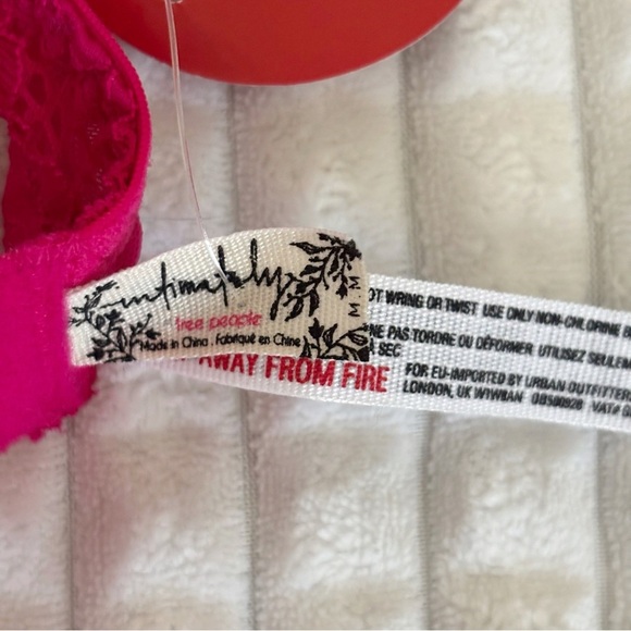 Free People Galloon Lace Halter Bralette Medium Red Berry NEW NWT - Picture 4 of 8